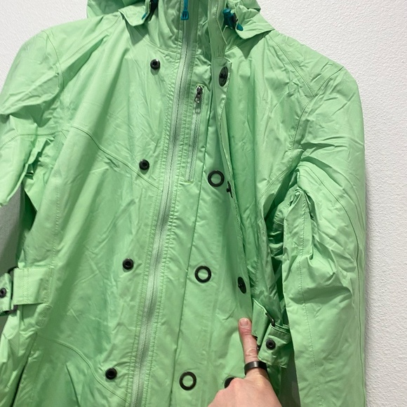 REI Women's Nylon High Visibility Rain Jacket - Large - Picture 4 of 9